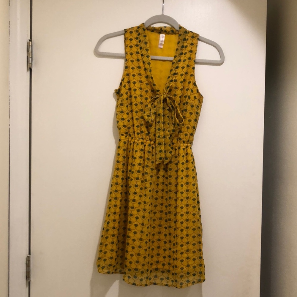 Yellow sun dress. Knee length. Like new! Size: XS